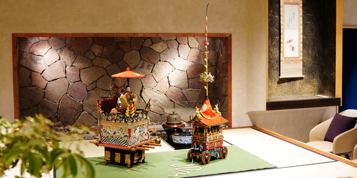 京の夏の旅　体験プラン「美術商に学ぶ美術品鑑賞＆取扱いマナー講座とコースランチ」