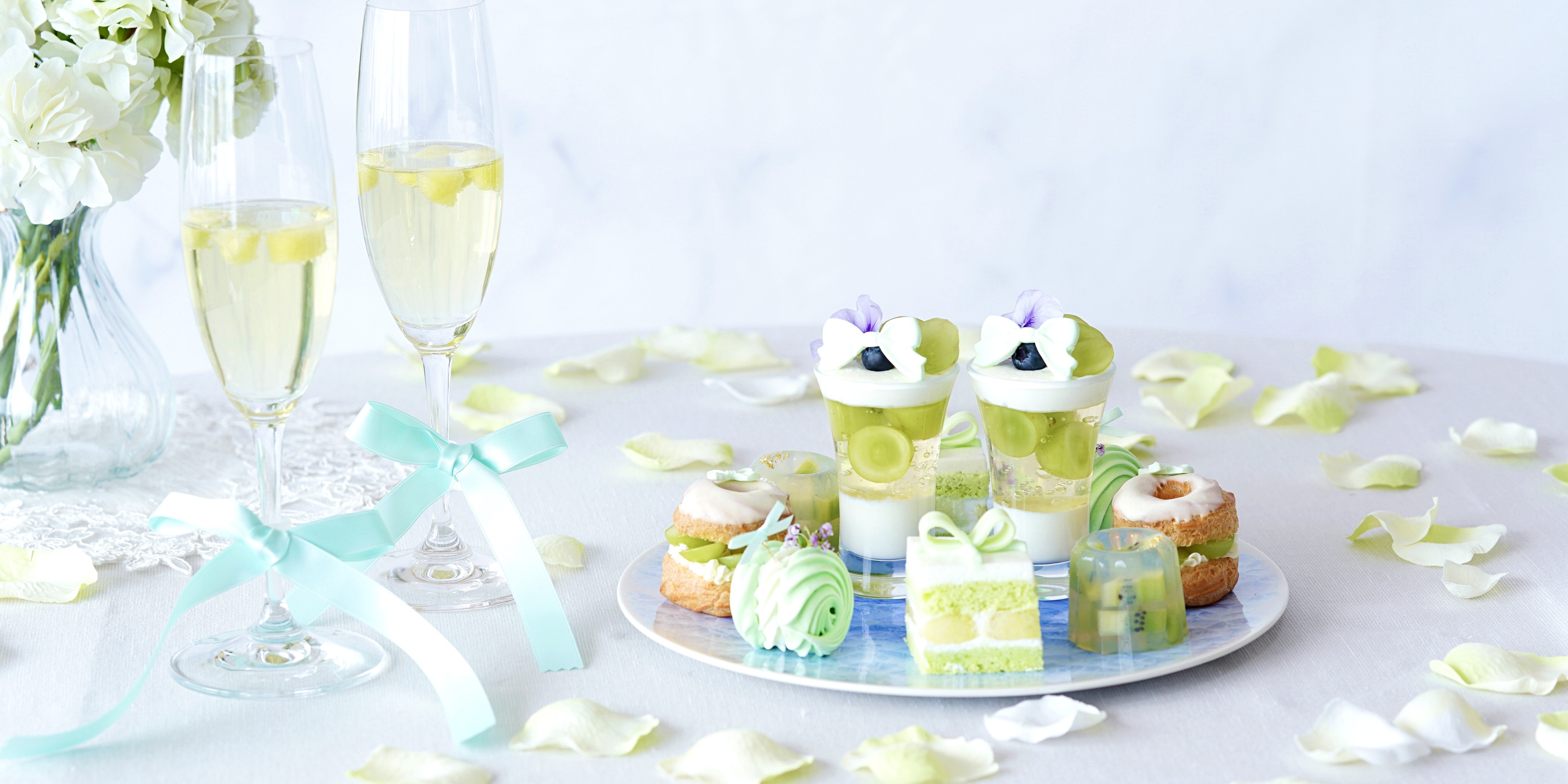IMG: Champagne ＆ Roses～記念日にアフターヌーンティーでお祝いを～　（シャーベットグリーン＆リボン）